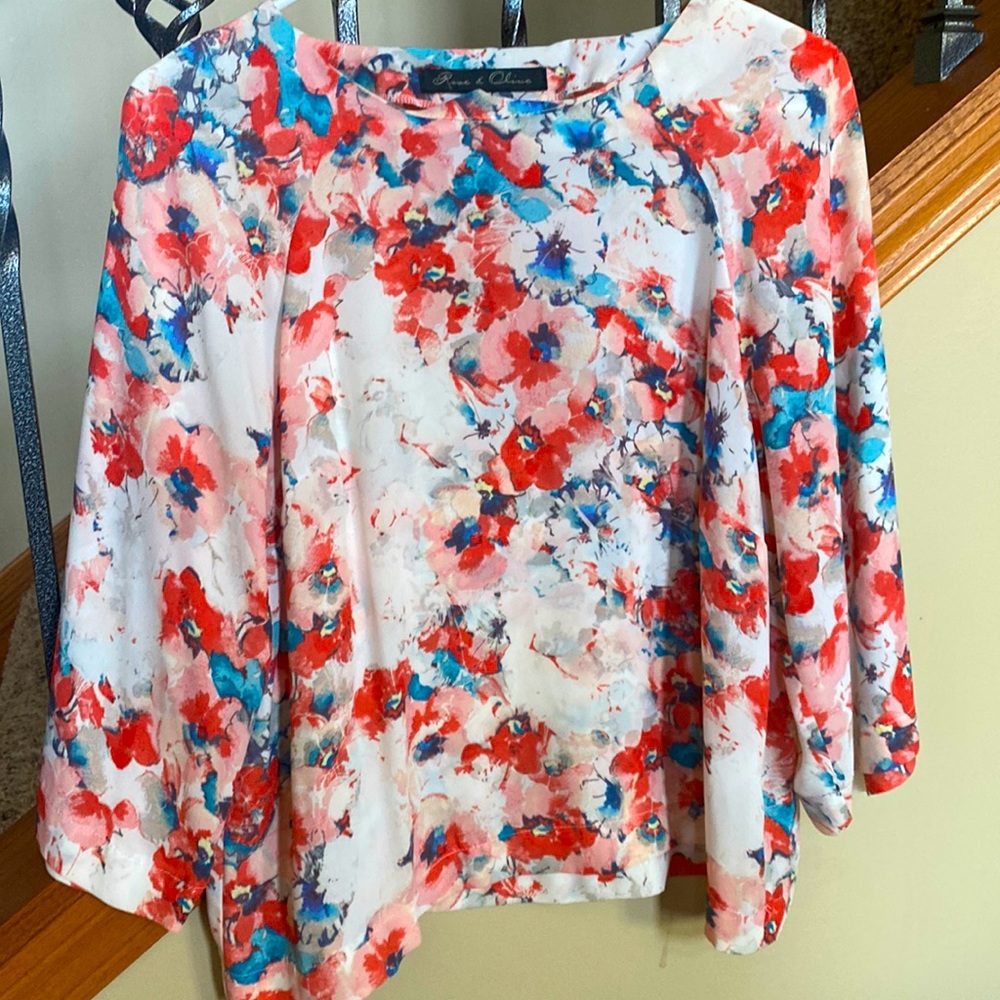 Medium floral top